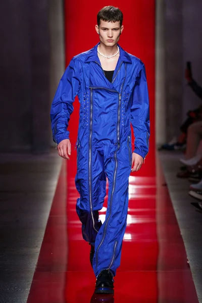 Look 15